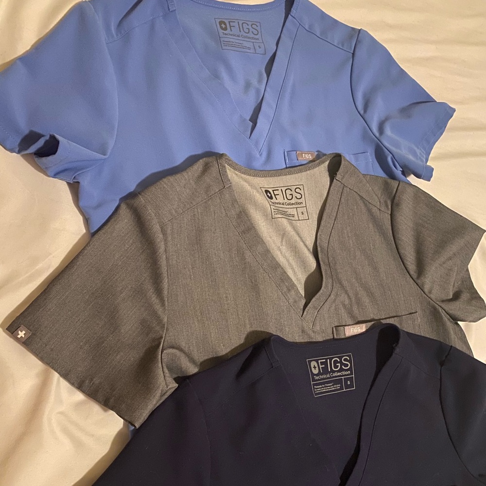 FIGS Scrubs One Pocket Top